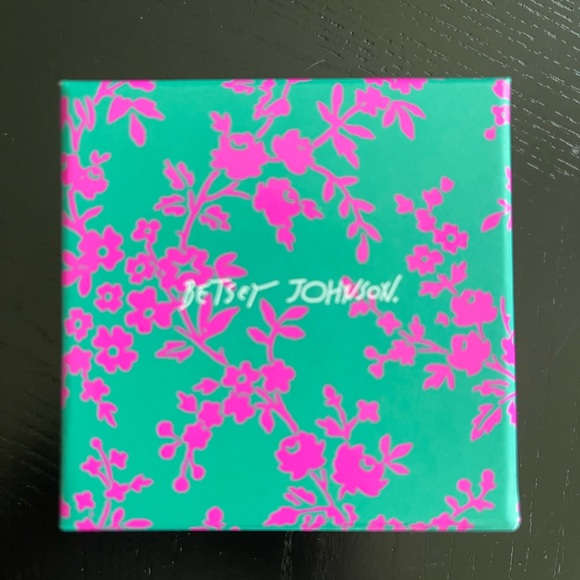 Betsey Johnson Floral Dangle Earrings Dangle Rhinestones New Box - Picture 4 of 4